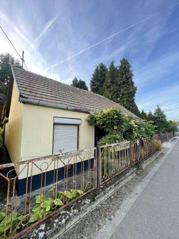 Eladó családi ház, Pécsett 44 M Ft, 2+2 szobás