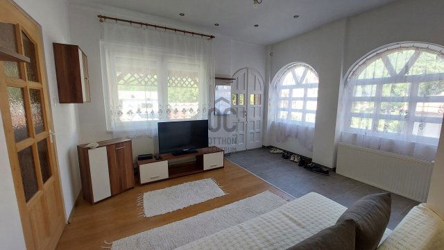 Eladó családi ház, Mendén 69.5 M Ft, 4 szobás