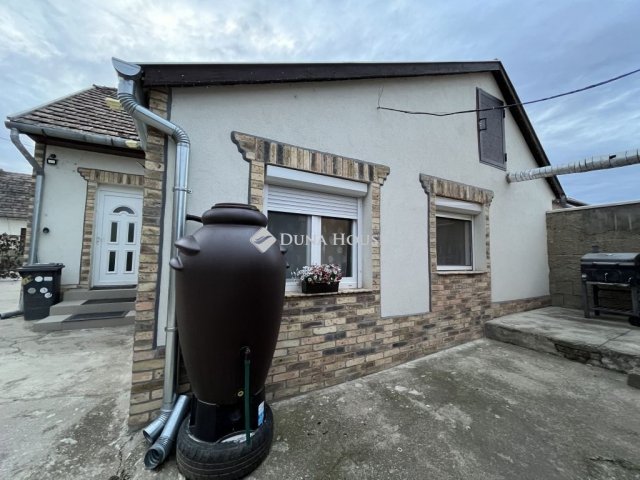 Eladó családi ház, Tengelicén 30.9 M Ft, 4 szobás