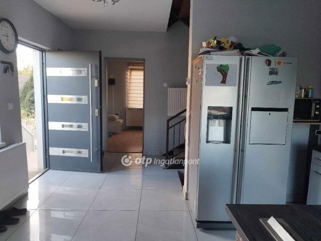 Eladó családi ház, Hőgyészen 31.9 M Ft, 4 szobás