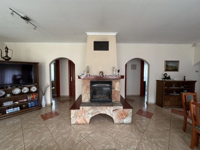 Eladó családi ház, Kecskeméten 100 M Ft, 4 szobás