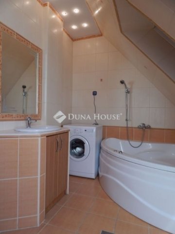 Eladó családi ház, Kecskeméten 115 M Ft, 6 szobás