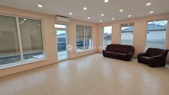 Eladó családi ház, Ballószögön 116.9 M Ft, 4 szobás