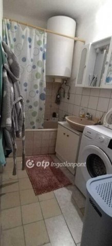 Eladó téglalakás, Pécsett 11.2 M Ft, 1 szobás