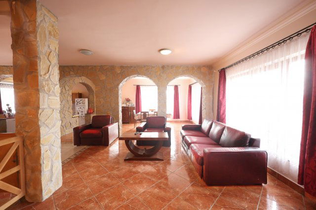 Eladó családi ház, Csömörön 117.9 M Ft, 4 szobás