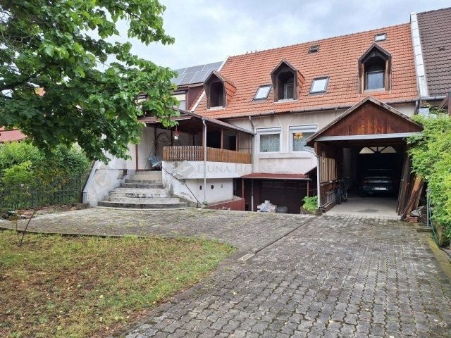 Eladó családi ház, Kecskeméten 114 M Ft, 7 szobás