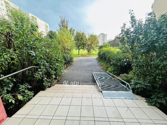 Eladó panellakás, Debrecenben 84.9 M Ft, 3+1 szobás