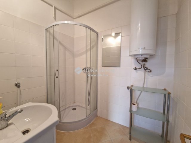 Eladó családi ház, Kecskeméten 125 M Ft, 10 szobás