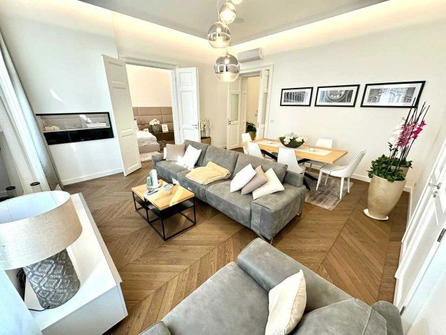 Kiadó téglalakás, albérlet, VI. kerületben, Nagymező utcában