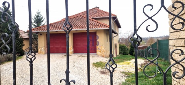 Eladó családi ház, Felcsúton 188 M Ft, 5 szobás