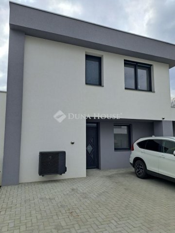 Eladó sorház, Ajkán 75 M Ft, 4 szobás / költözzbe.hu