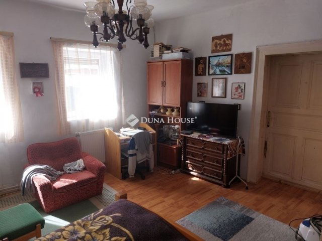 Eladó családi ház, Pécelen 60 M Ft, 2 szobás