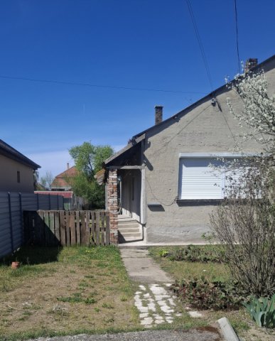 Eladó családi ház, Újhartyánon 35 M Ft, 2 szobás
