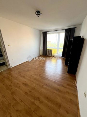Eladó panellakás, Komlón 18.5 M Ft, 2 szobás