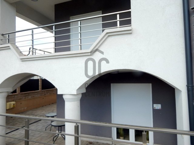 Eladó családi ház, Hévízen 550 M Ft, 11 szobás