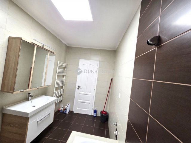 Eladó téglalakás, Mosonmagyaróváron 49.99 M Ft, 2 szobás