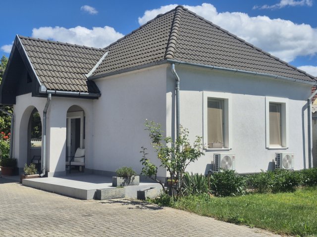 Eladó családi ház, Keszthelyen 66.9 M Ft, 2 szobás