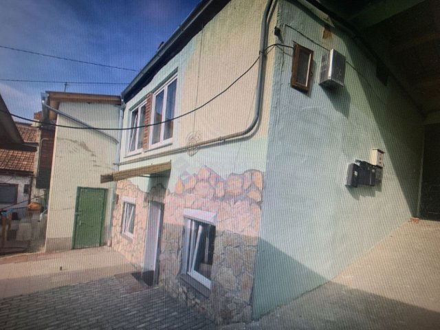 Eladó téglalakás, Pécsett, Majtényi Ferenc utcában 15 M Ft
