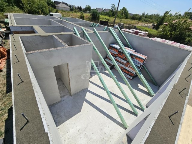 Eladó családi ház, Vácon 115 M Ft, 4 szobás