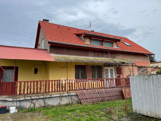 Eladó családi ház, Gyulán 69 M Ft, 5+2 szobás