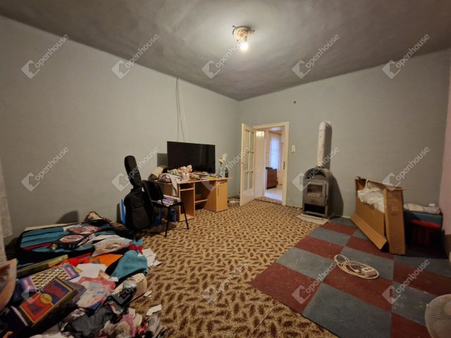 Eladó családi ház, Kisbéren 30 M Ft, 3 szobás