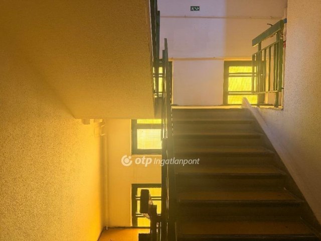 Eladó panellakás, Budapesten, III. kerületben 69.5 M Ft