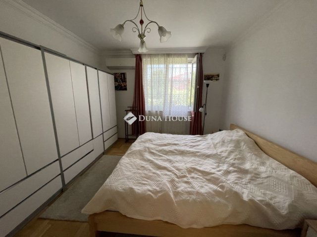 Eladó családi ház, Budapesten, XV. kerületben 250 M Ft, 7 szobás