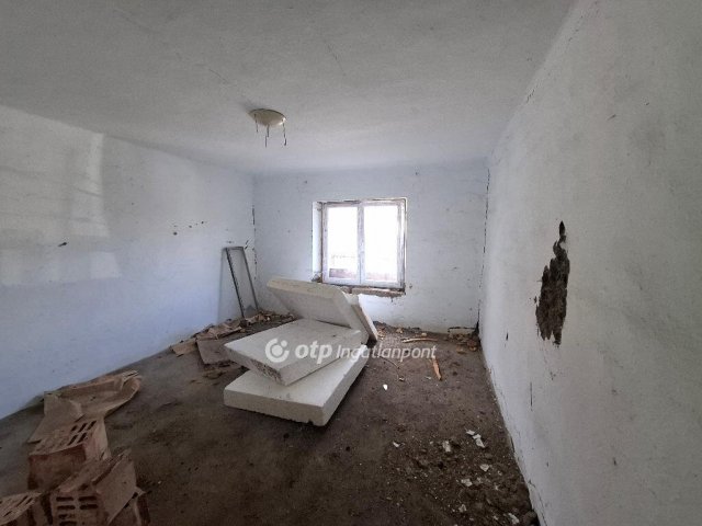 Eladó családi ház, Mezőszemerén 8 M Ft, 2 szobás