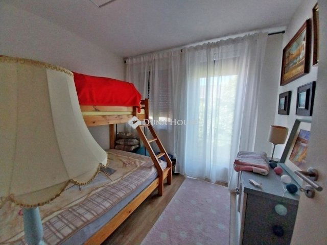 Eladó téglalakás, Szegeden 96 M Ft, 2+2 szobás