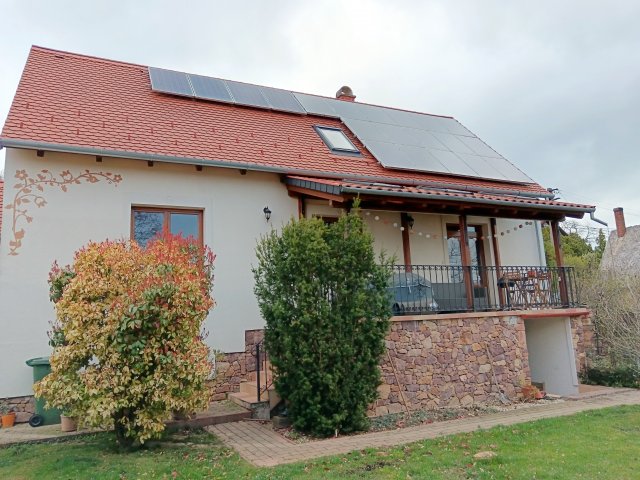 Eladó családi ház, Lovason 199 M Ft, 3+3 szobás