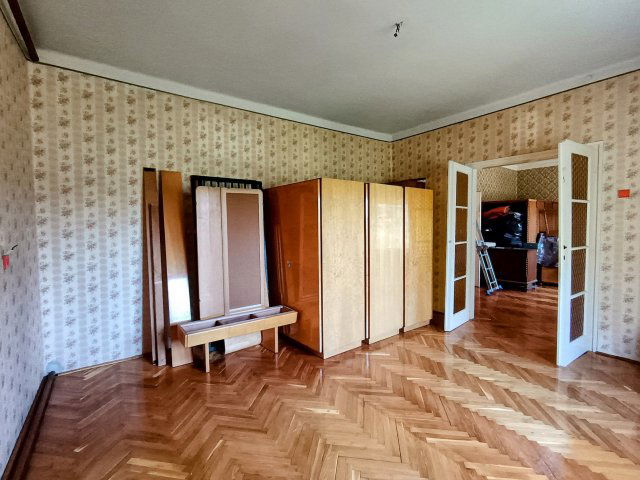 Eladó családi ház, Gyöngyösön 63.9 M Ft, 5 szobás