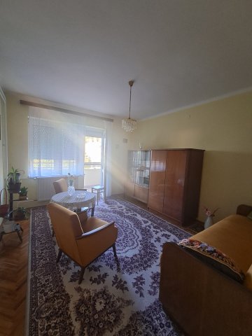 Eladó téglalakás, Debrecenben, Poroszlay úton 75 M Ft, 2 szobás
