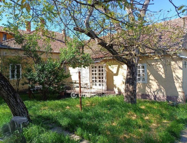 Eladó családi ház, Csongrádon 39.5 M Ft, 6 szobás