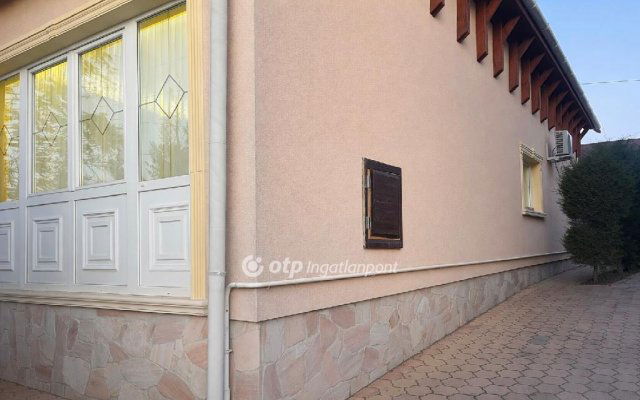 Eladó családi ház, Derecskén 120 M Ft, 5 szobás