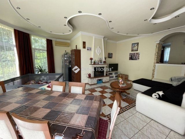 Eladó családi ház, Budapesten, XV. kerületben 250 M Ft, 7 szobás