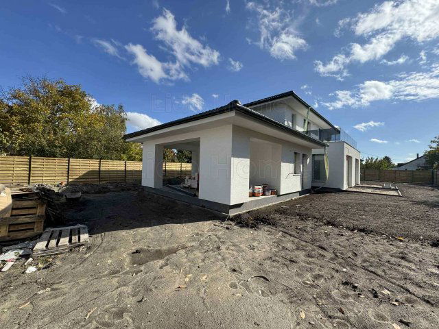 Eladó családi ház, Siófokon 120 M Ft, 3 szobás