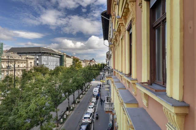 Eladó téglalakás, Budapesten, VI. kerületben, Andrássy úton