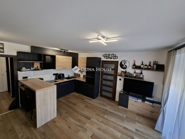 Eladó téglalakás, Szegeden 64 M Ft, 2 szobás