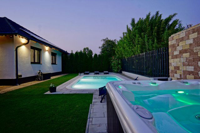 Eladó családi ház, Dunakeszin 349 M Ft, 7 szobás