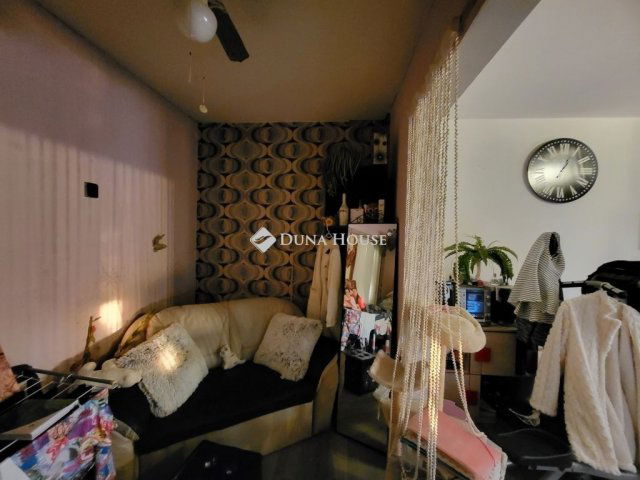 Eladó panellakás, Pétfürdőn 28.3 M Ft, 2 szobás