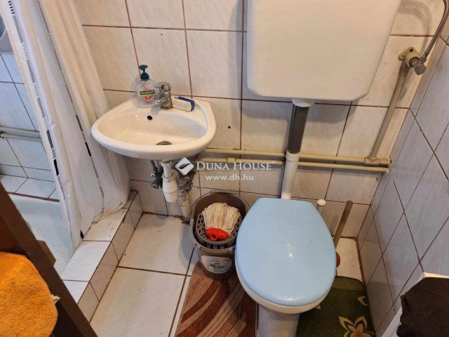 Eladó nyaraló, Neszmélyen 25 M Ft, 3 szobás