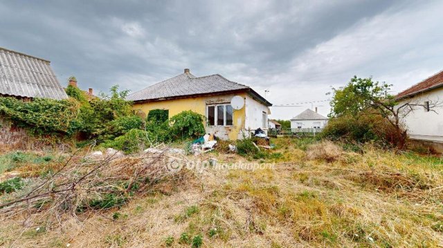 Eladó családi ház, Kisaron 9.2 M Ft, 3 szobás