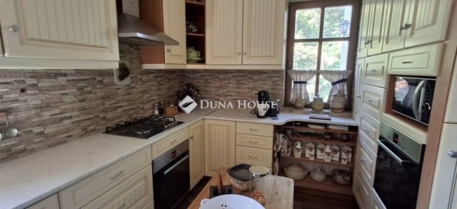 Eladó családi ház, Leányfaluban 275 M Ft, 5 szobás