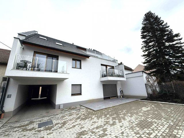 Eladó téglalakás, Pécsett 118.9 M Ft, 1+2 szobás