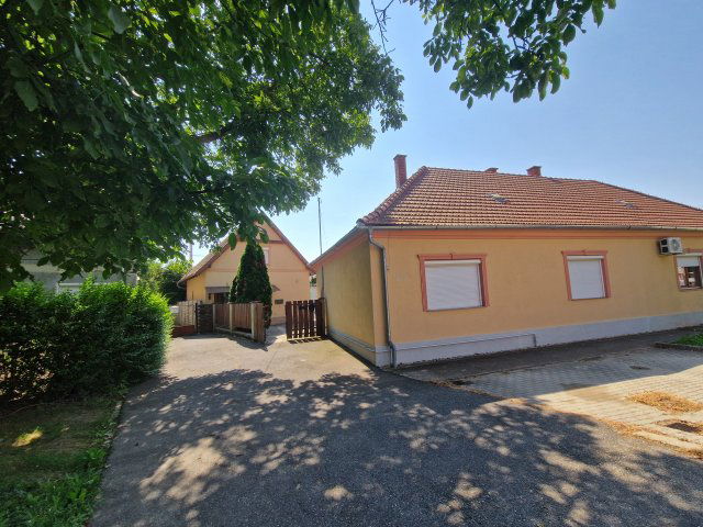 Eladó családi ház, Sárváron 60 M Ft, 3 szobás