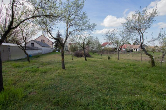 Eladó családi ház, Ászáron 20 M Ft, 4+1 szobás