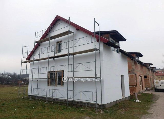 Eladó sorház, Kajászón 103.9 M Ft, 4 szobás