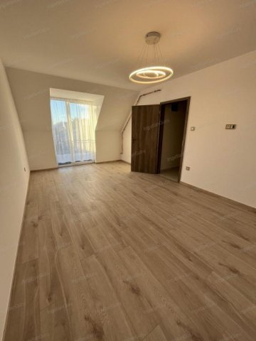 Kiadó ikerház, albérlet, Kecskeméten 650 E Ft / hó, 5 szobás