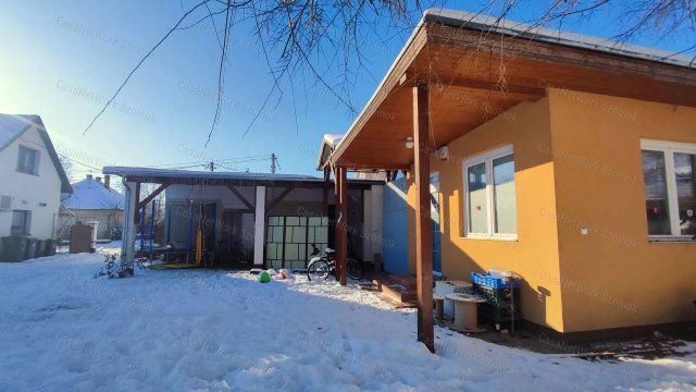 Eladó üzlethelyiség, Szolnokon 99 M Ft, 5 szobás