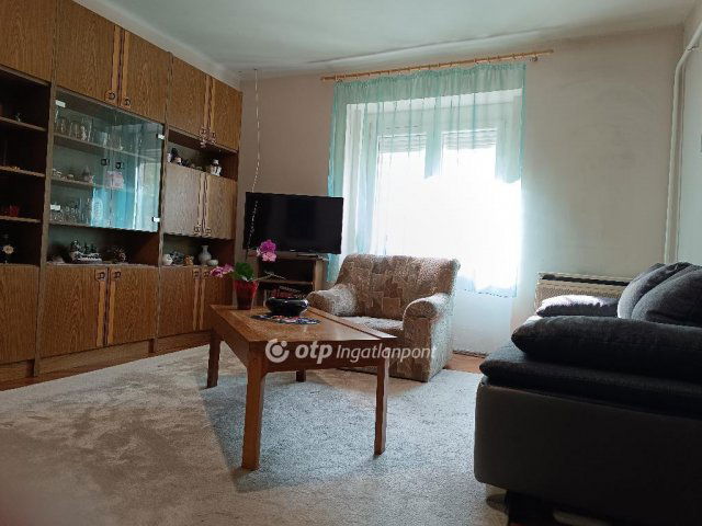 Eladó téglalakás, Békéscsabán 37.9 M Ft, 2 szobás